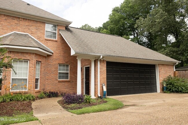 Building Photo - 110 Little John Ln