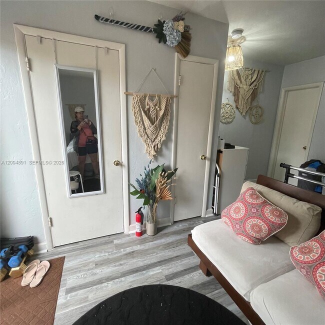 Building Photo - 2526 McKinley St