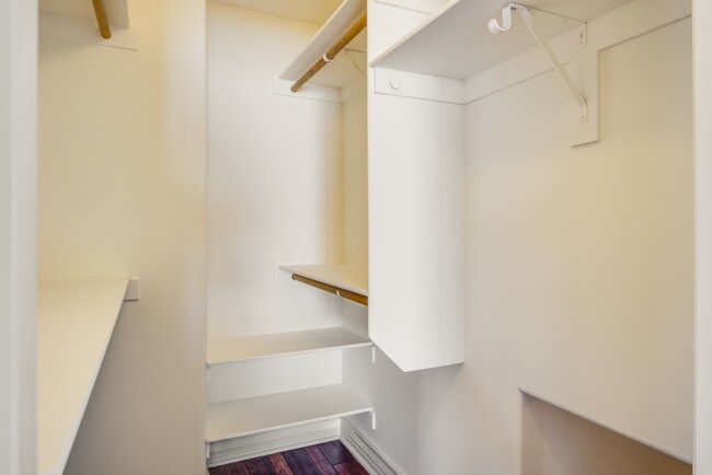 Walk-in Closet in Master Suite - 513 N Juanita Ave