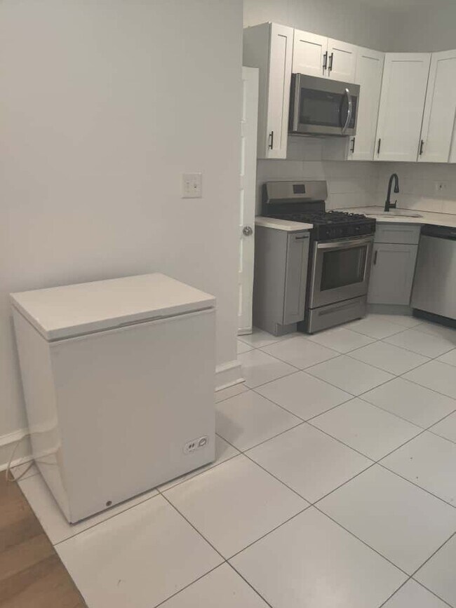 Building Photo - 142 N 54th St