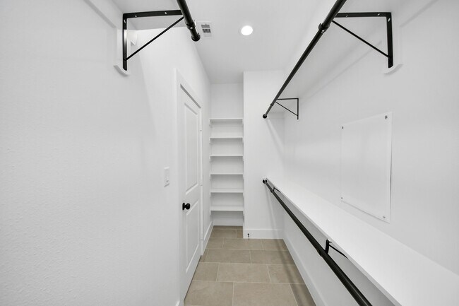 Building Photo - 8306 Comal St