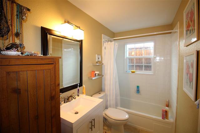 Building Photo - 237 Samuel St