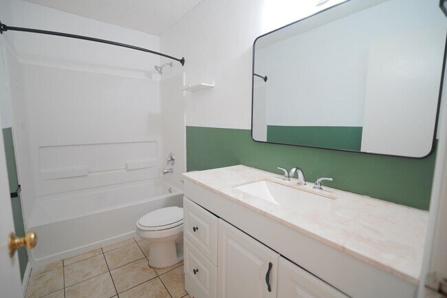 Building Photo - 828 Ashlyn Forest Dr