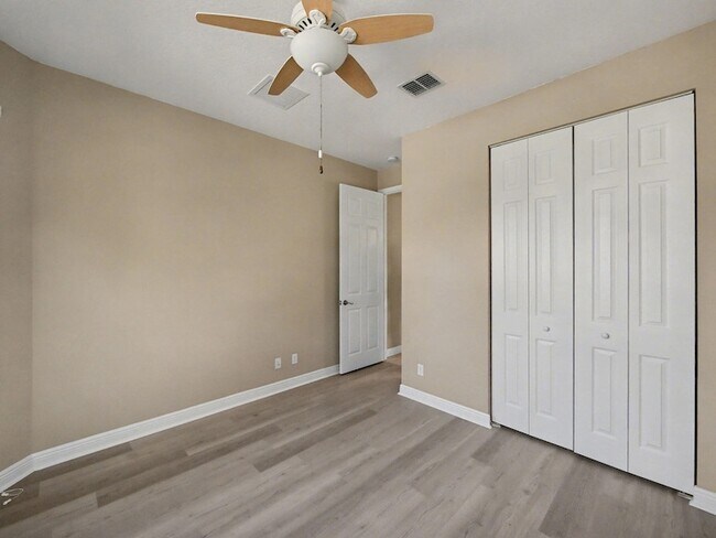 Building Photo - 12115 SW Bennington Cir