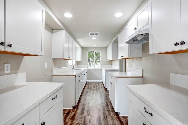Building Photo - 2127 N Mountain View Ave