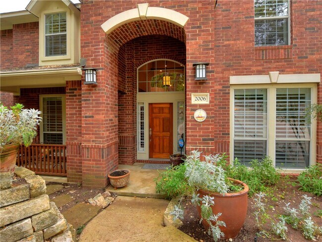 Building Photo - 2006 S Oak Canyon Rd