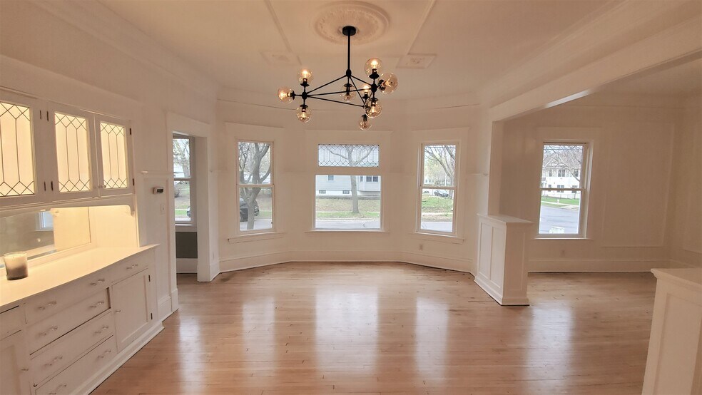 Upper Dining Room - 1400 N Girard Ave N