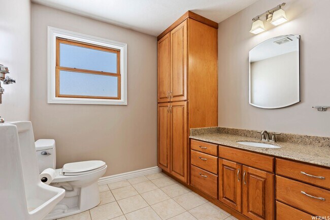 Building Photo - Beautiful home single level entry with out buildings and amazing landscaping - shorter term lease...