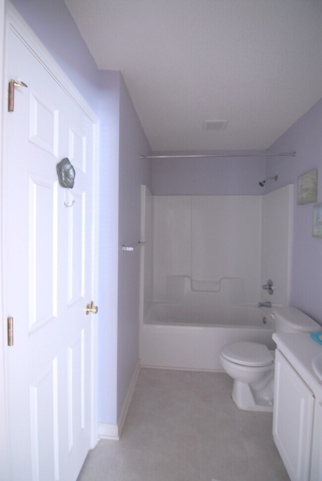 Building Photo - 800 Remount Ct