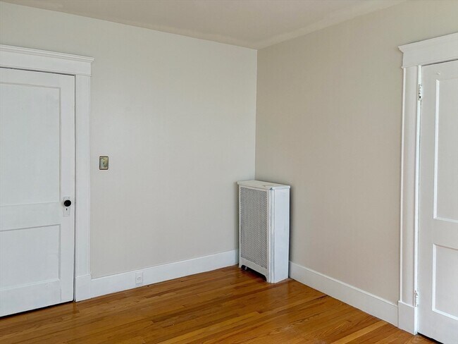 Building Photo - 271-273-273 Pleasant St