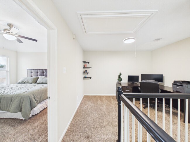 Building Photo - 9426 Russeff Field Ln