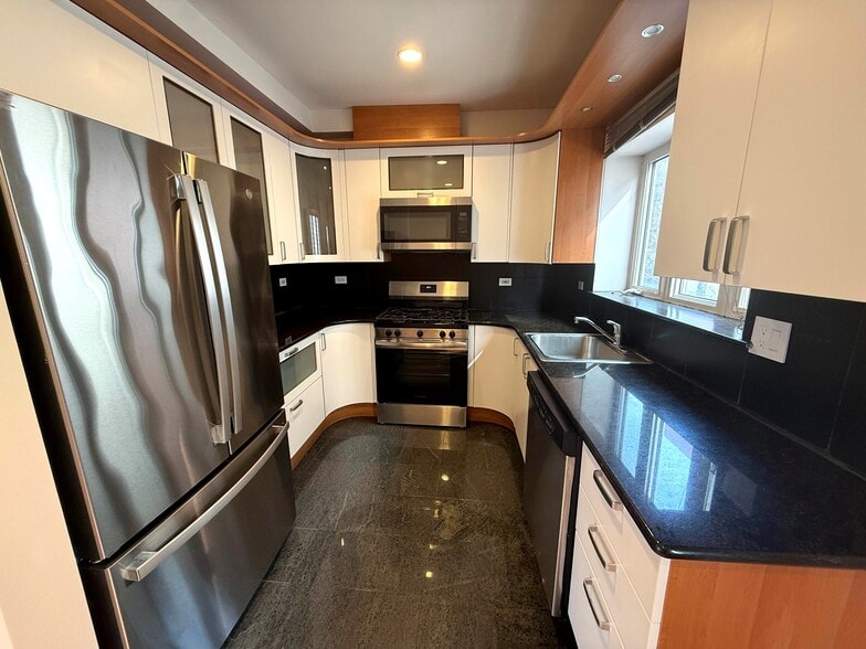 Building Photo - 1901 Voorhies Ave