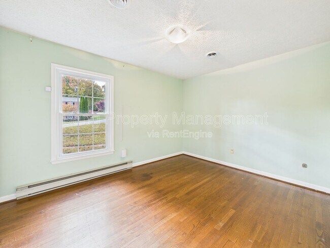 Building Photo - 1233 Pinehurst Rd