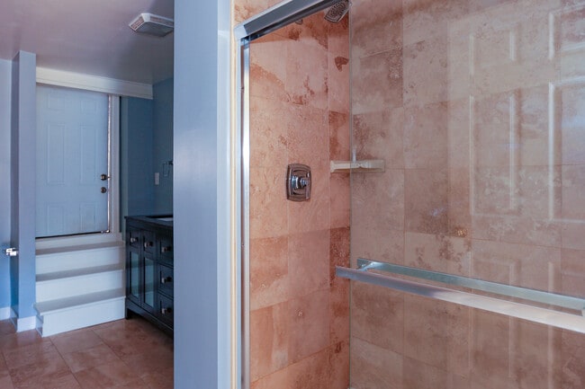 Building Photo - 540 S Paca St