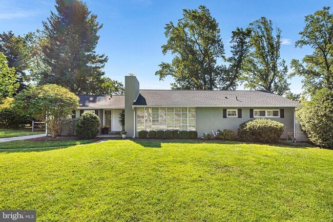 Primary Photo - 418 School Ln