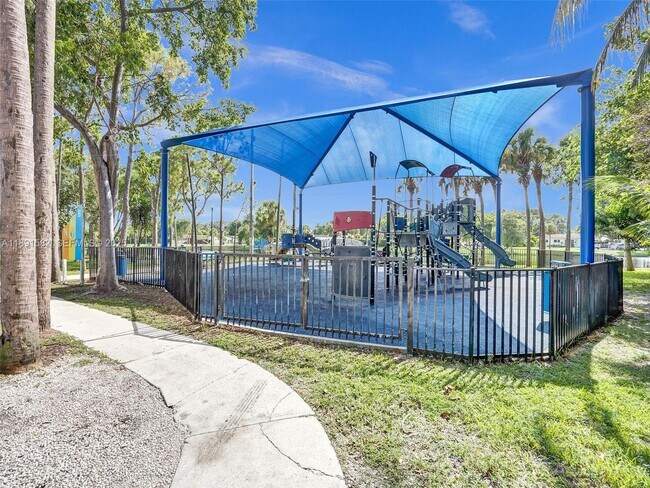 Building Photo - 17791 NE 13th Ave