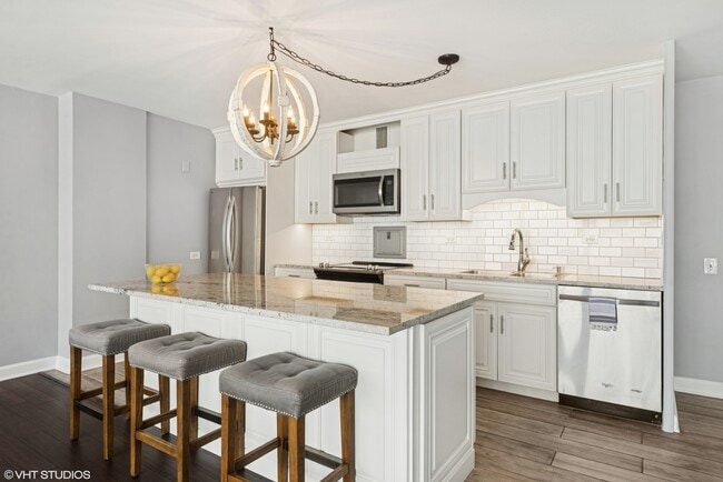 Building Photo - 330 W Diversey Pkwy
