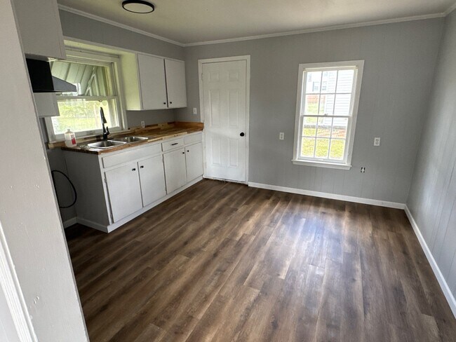 Building Photo - 505 Margin St