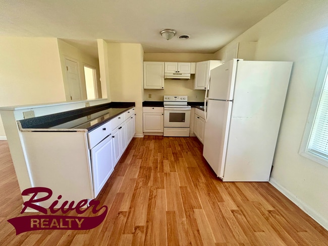 Building Photo - 3-bedroom home with spacious yard for rent now!