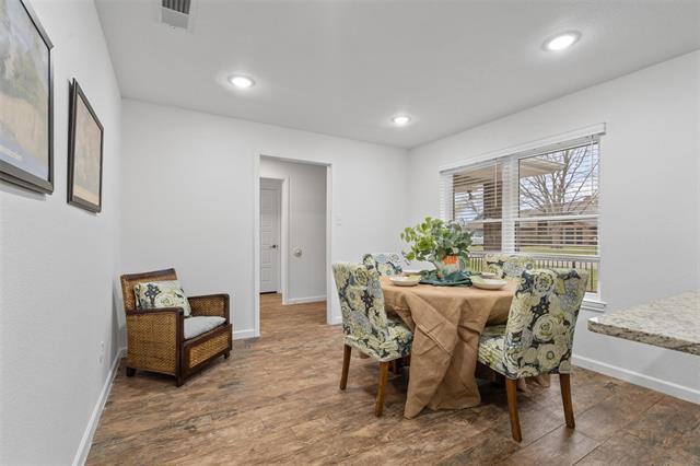 Building Photo - 904 Meadowlark Ln