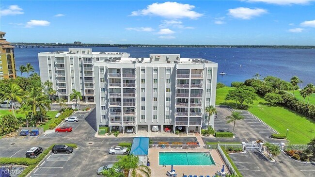 Building Photo - 2885 Palm Beach Blvd