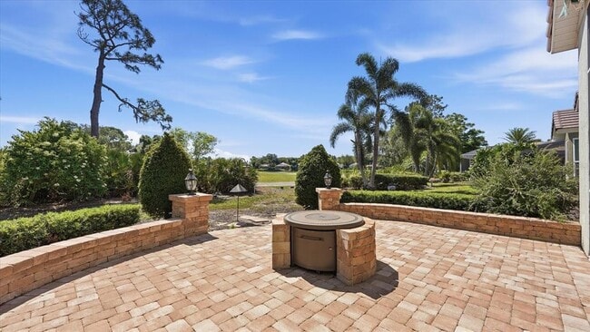 Building Photo - 8009 Hampton Ct