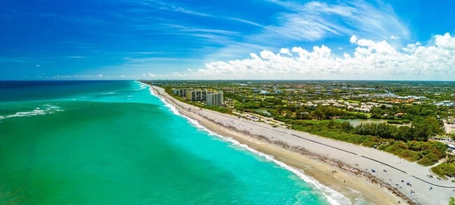 Building Photo - 300 N Hwy A1A