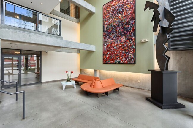 Building Photo - Awesome 1BR Loft Style Condo Overlooking M...