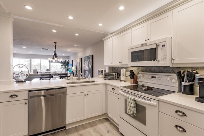 Building Photo - 1255 E Peppertree Dr