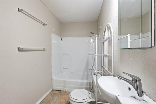 Building Photo - 1611 Ave C