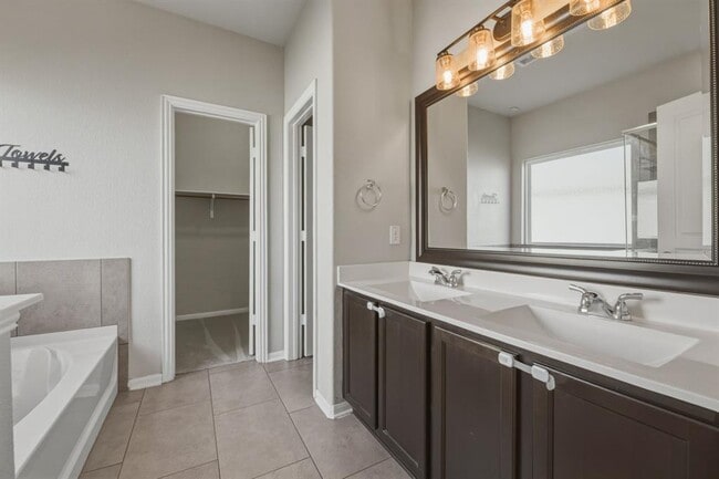 Building Photo - 125 Exeter Cove