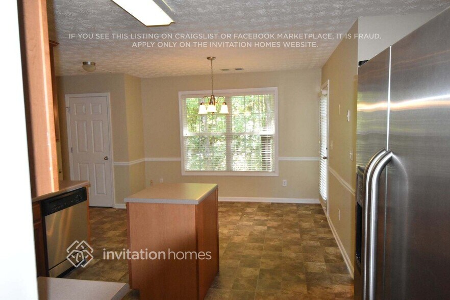 Building Photo - 1521 River Song Way
