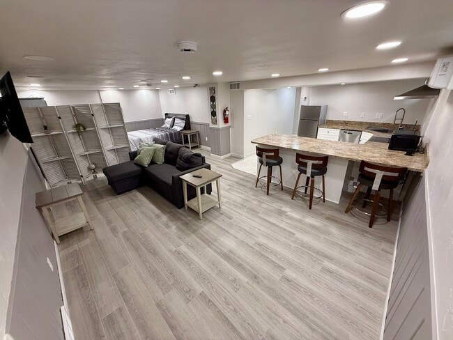 Building Photo - 24AS Studio