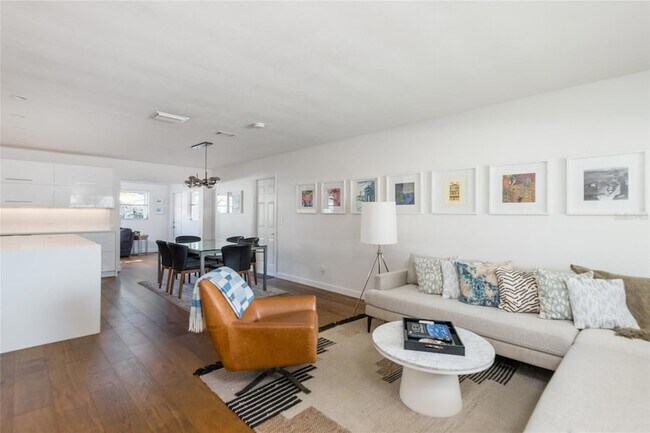 Building Photo - 4831 W Bay Ct Ave