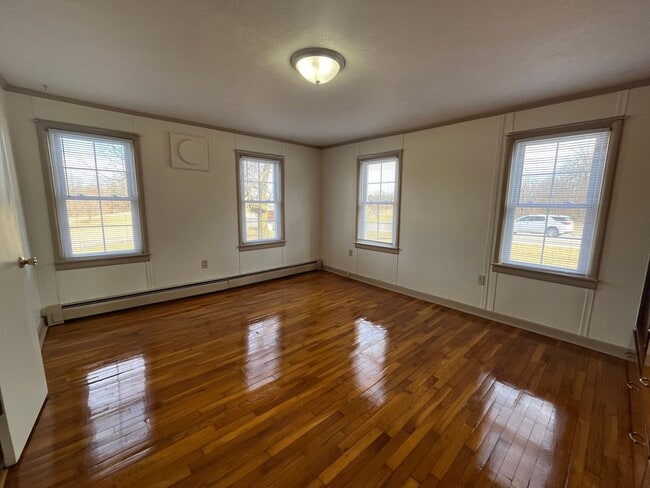 Building Photo - 5-Bedroom Farmhouse North of Middlebury in Middlebury School District