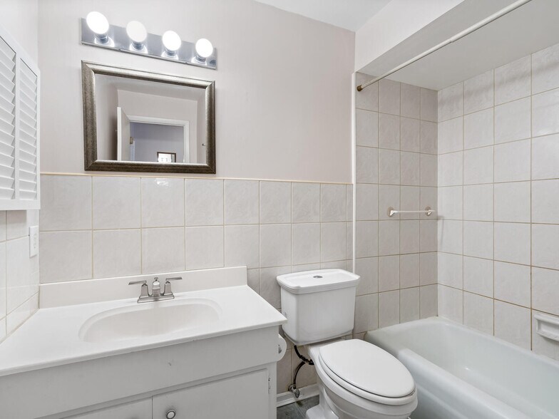 Building Photo - 4805 Rilma Ave