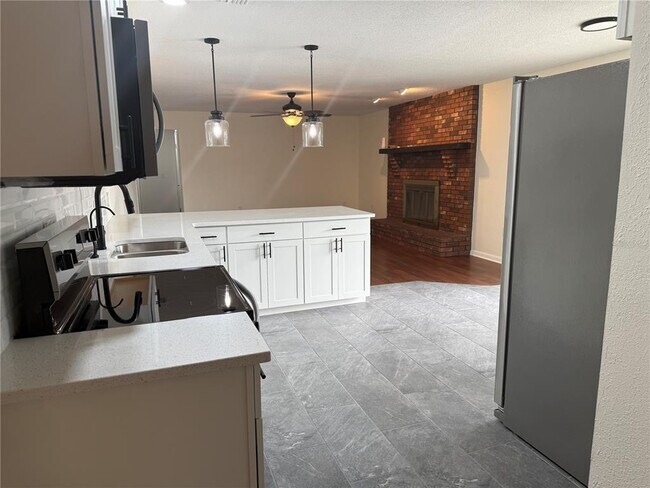 Building Photo - 6202 Brandon Cir