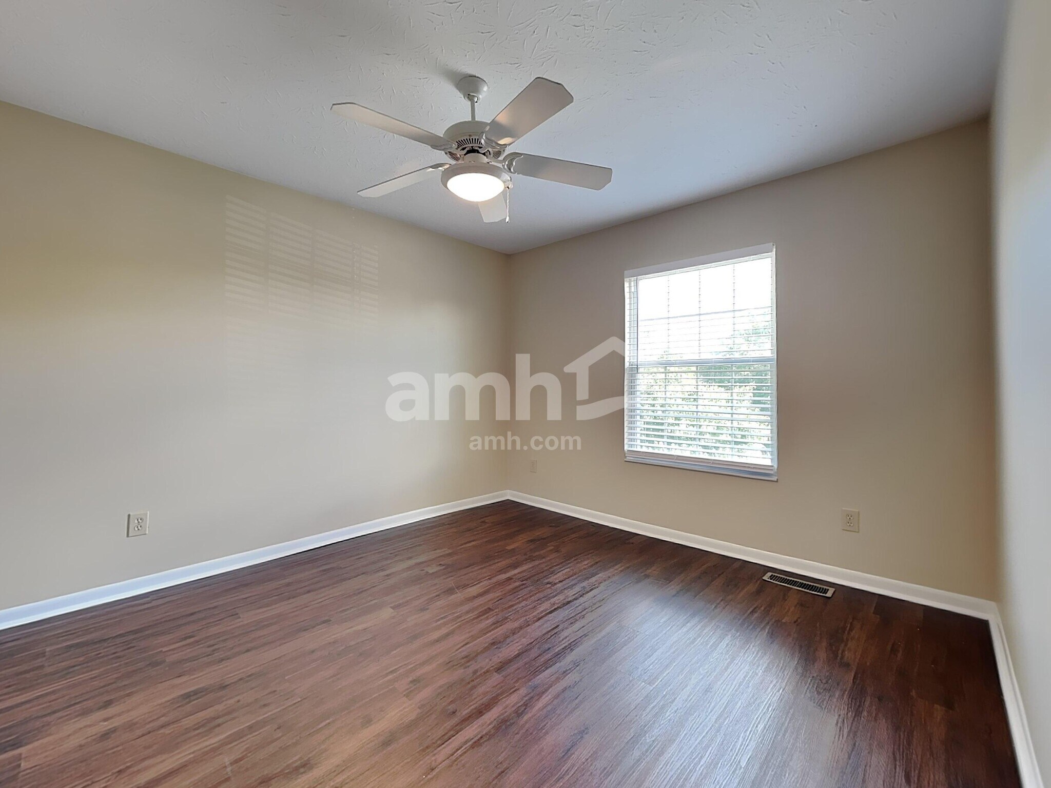 Building Photo - 9021 Crimson Oak Dr