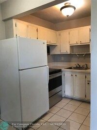 Building Photo - 2016 NE 17th Ct