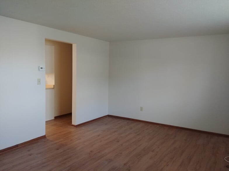 Large living room - 92 Logan Ave W