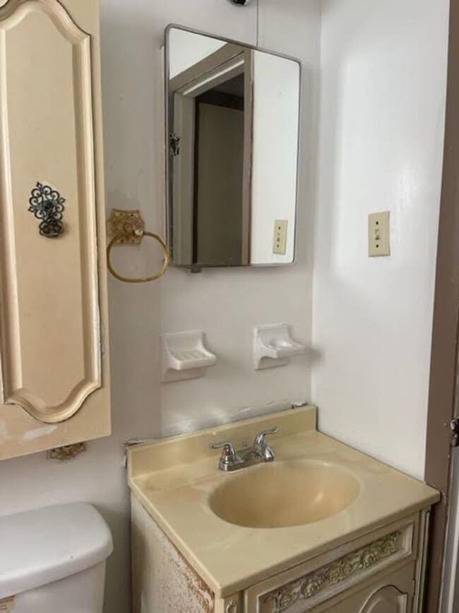 Building Photo - Section 8 Accepted on the 3 bedroom, 1 bath home.