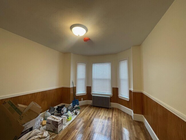 Building Photo - 10 Cypress St