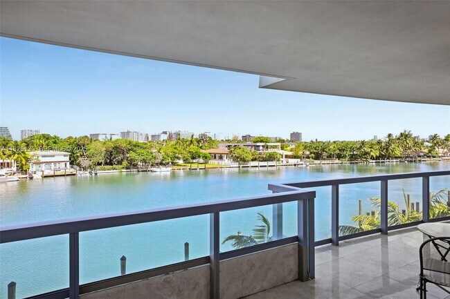 Building Photo - 9261 E Bay Harbor Dr