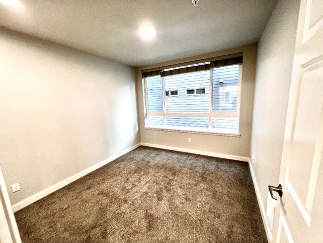 Building Photo - 2330 Yakima Ct