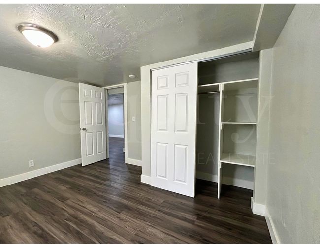Building Photo - 555 S 330 E
