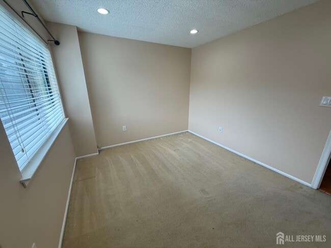 Building Photo - 1302 Edison Glen Terrace