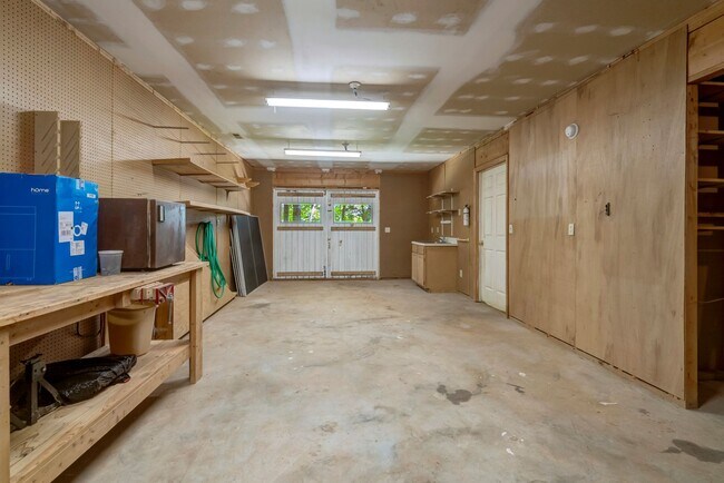 Building Photo - This WATERFRONT-FULLY FURNISHED-ALL INCLUS...