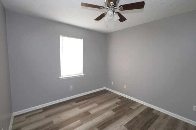 Building Photo - 2570 Marathon Dr