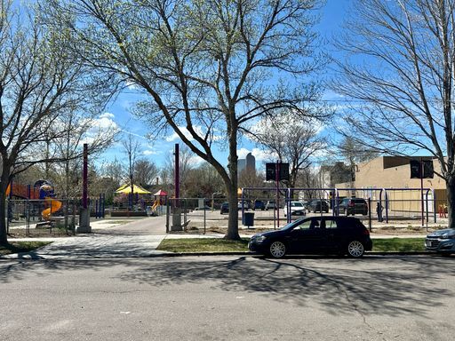 Building Photo - Charming Top Floor Unit with Off-Street Parking