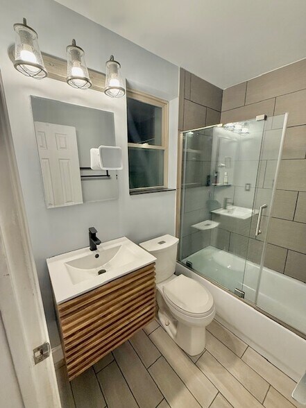 Building Photo - 1367 K St SE